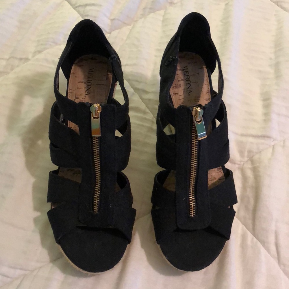Black Wedges